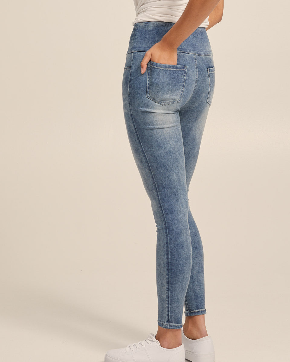 Post Pregnancy Stretch Jeans - Washed Denim - Peachymama