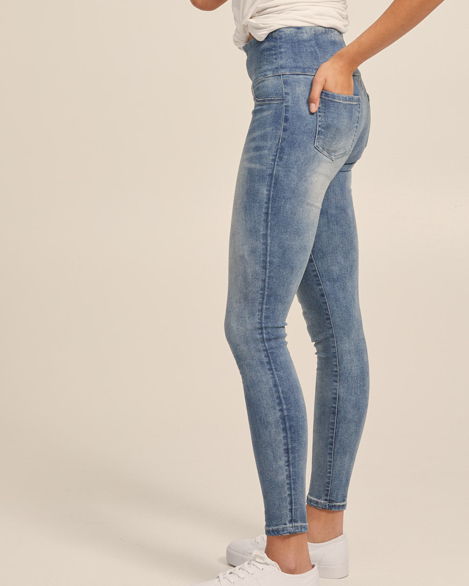 Post Pregnancy Stretch Jeans - Washed Denim - Peachymama